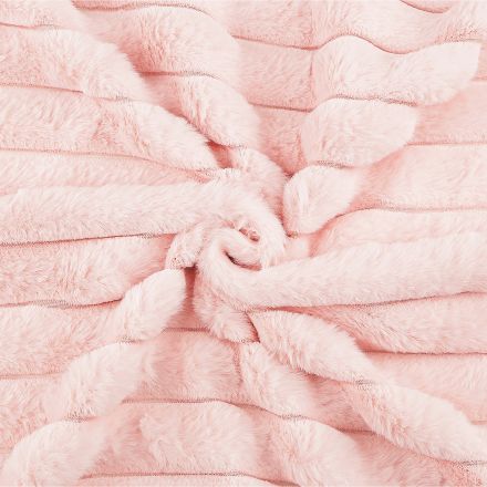 Metráž: Kožešina s pruhy - pudrová