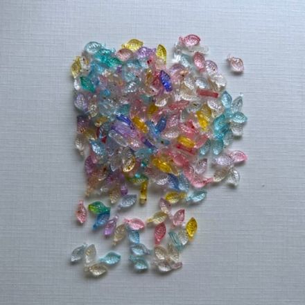 Galanterie: Plastové lístečky 10x5 mm (200ks)