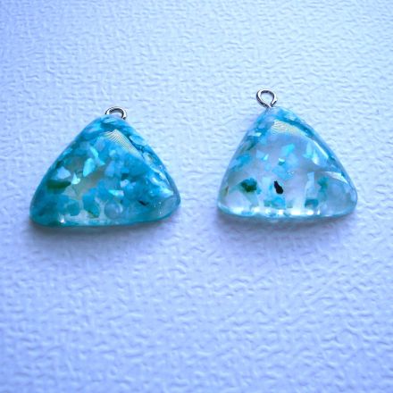 Galanterie: Plastový přívěsek  23 x 32 mm (1ks)