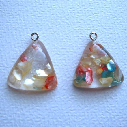 Galanterie: Plastový přívěsek  23 x 32 mm (1ks)